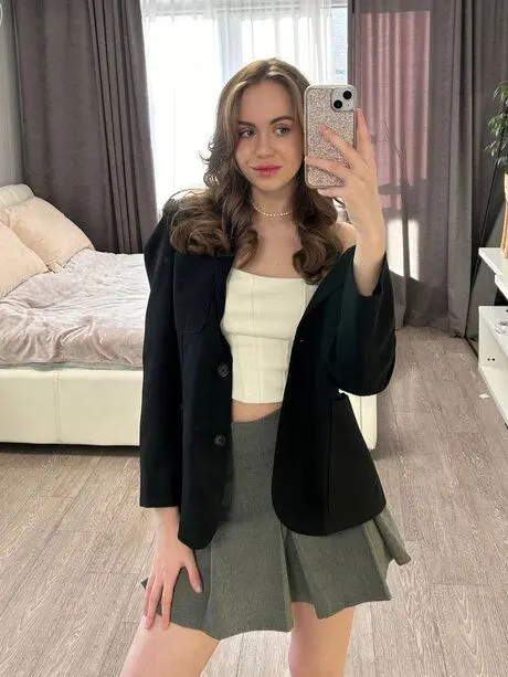 xoroxev898 (18) female from GB - sexting partner