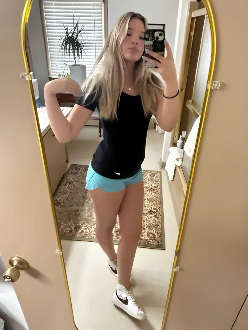 xotax93798 (20) female from US - sexting partner