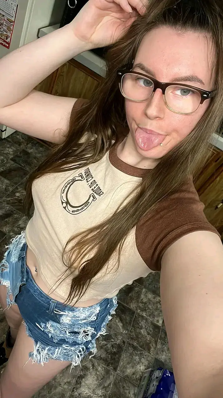 xowila4970 (18) female from US - sexting partner