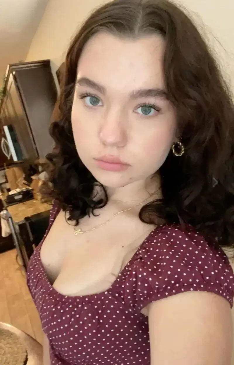 xysiwoxe (21) female from US - sexting partner