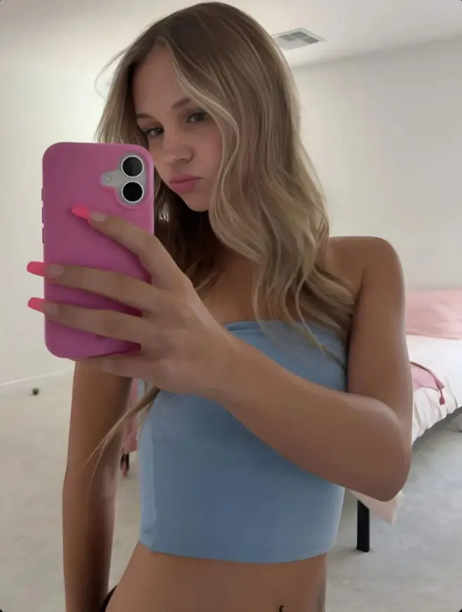 yafaniy (18) female from GB - sexting partner