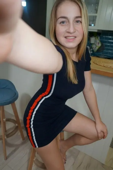 yakek10154 (18) female from US - sexting partner