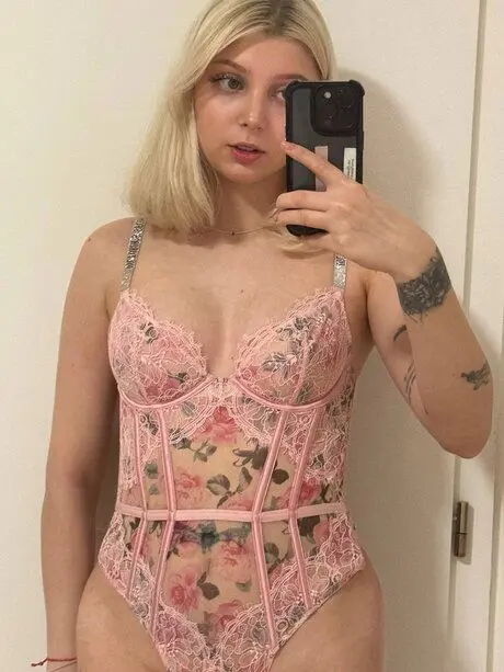 yavolel791 (22) female from DK - sexting partner