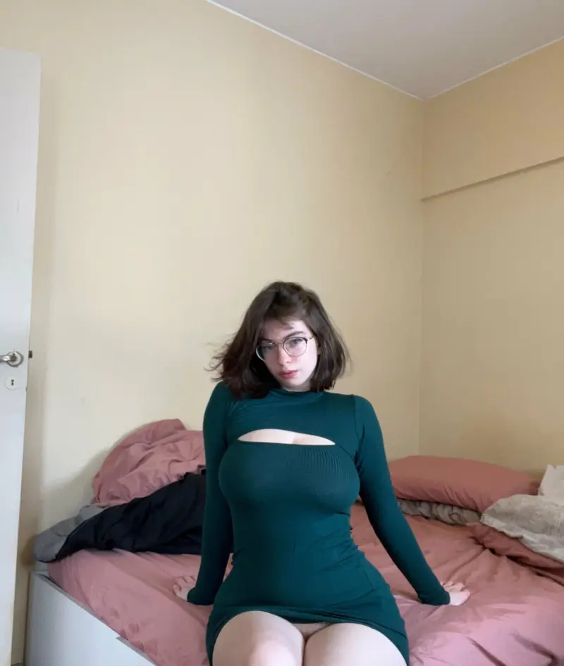 ydyos (21) female from US - sexting partner