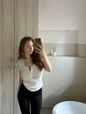 yedeg10722 (22) female from US - sexting partner