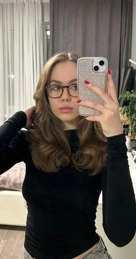 yegeye9331 (18) female from GB - sexting partner