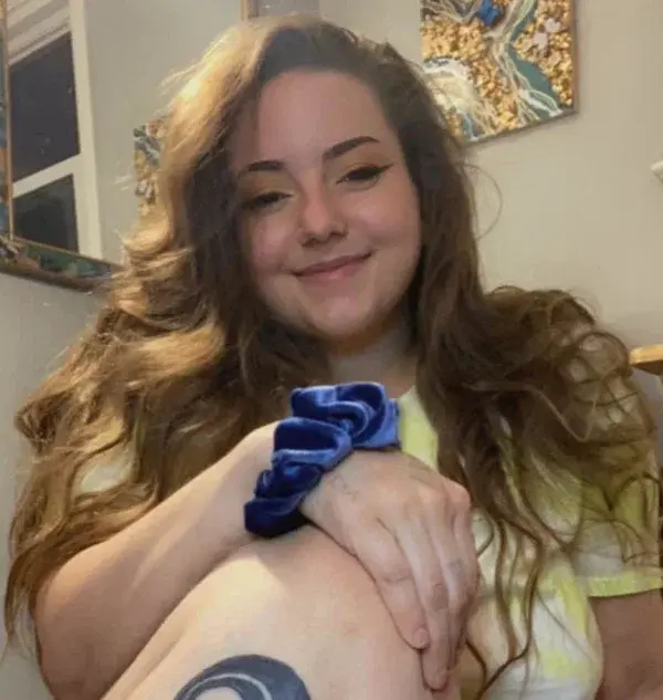 yetor26425 (18) female from US - sexting partner