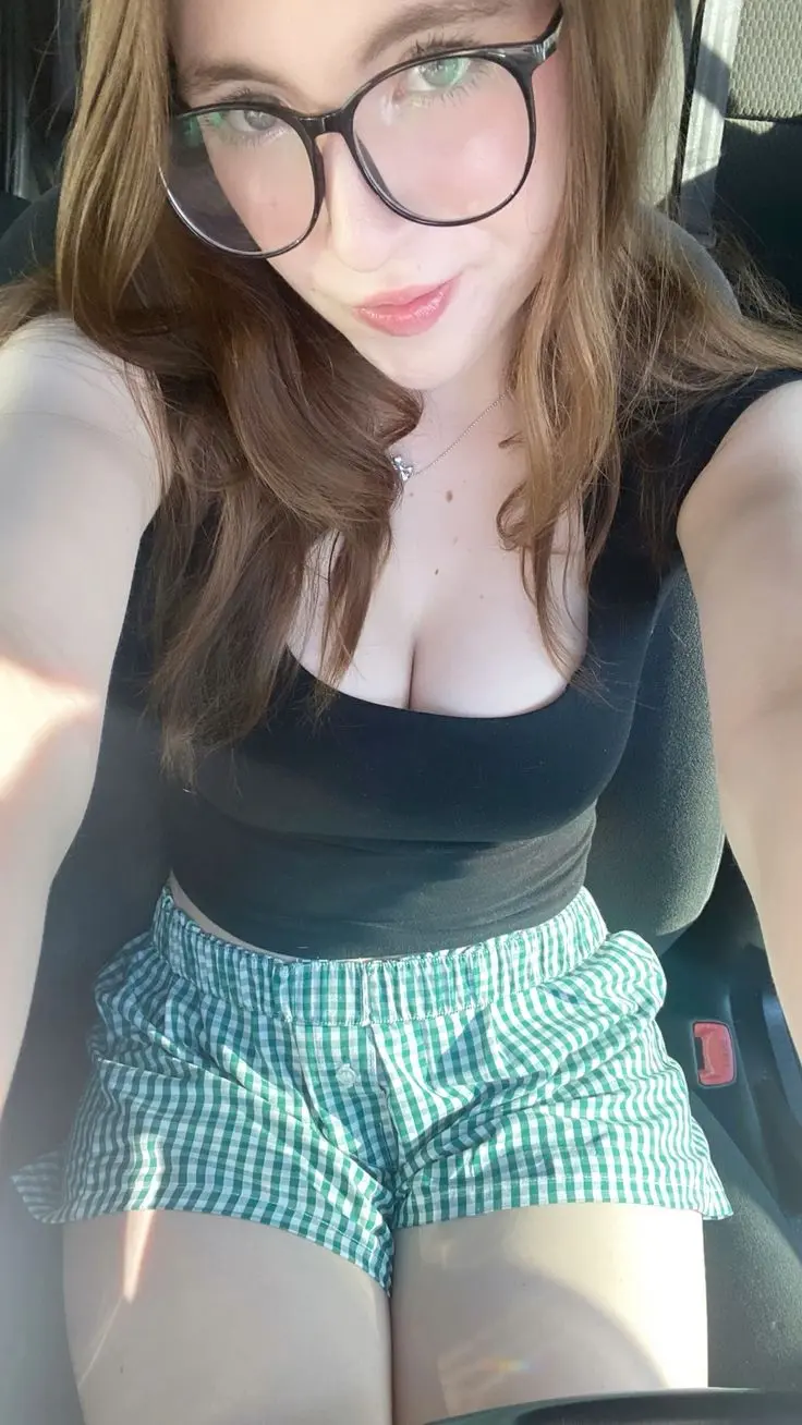 yexix27064 (18) female from GB - sexting partner