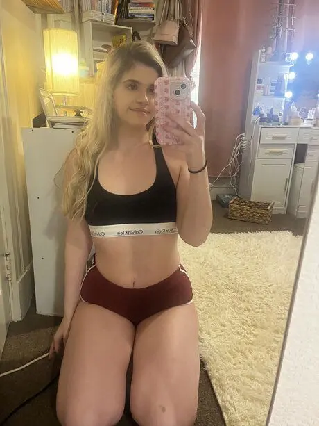 yexow92526 (18) female from DE - sexting partner