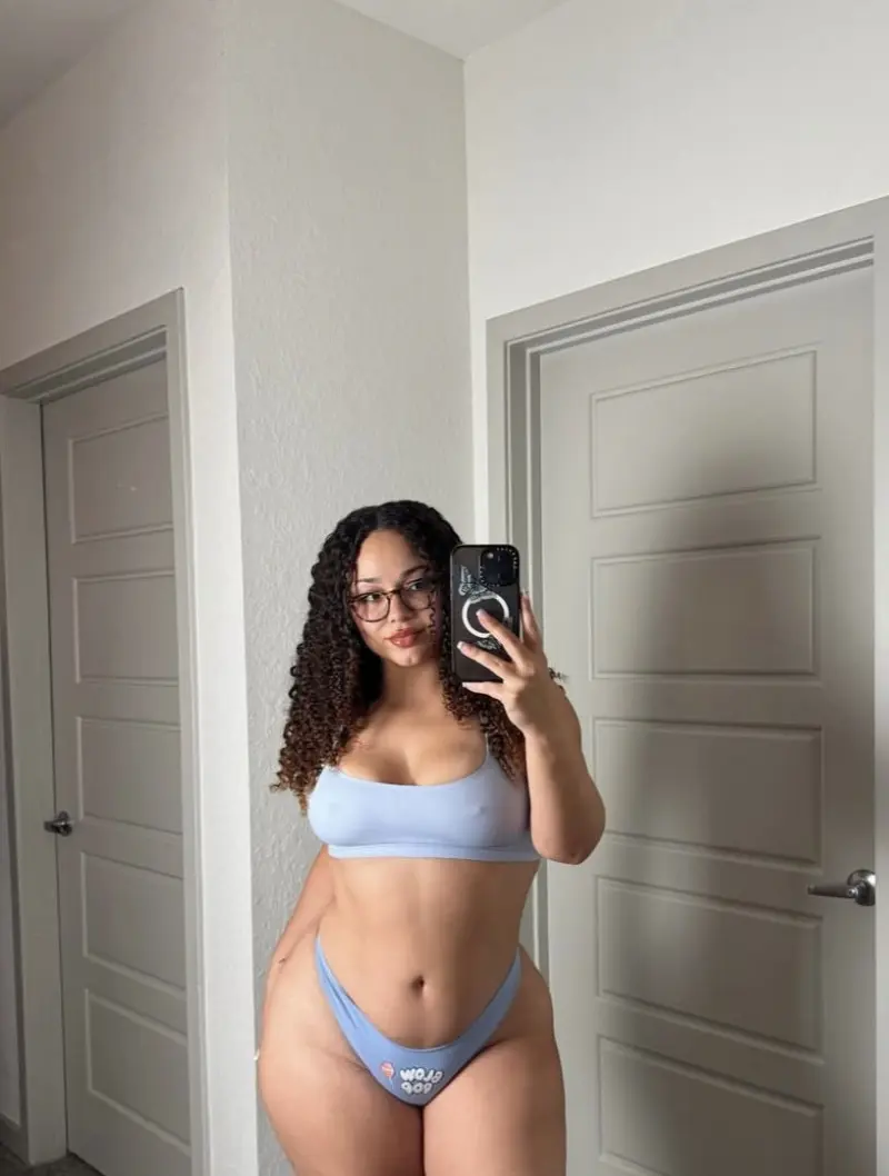 yilabo9464 (18) female from US - sexting partner