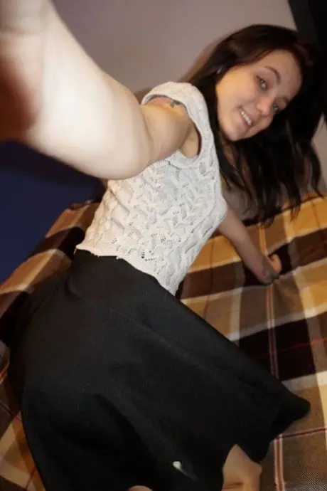 yilec48704 (21) female from AU - sexting partner