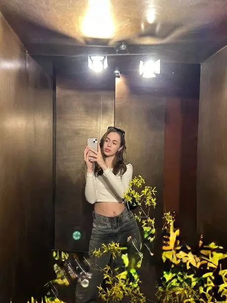 yiloce7199 (18) female from DK - sexting partner