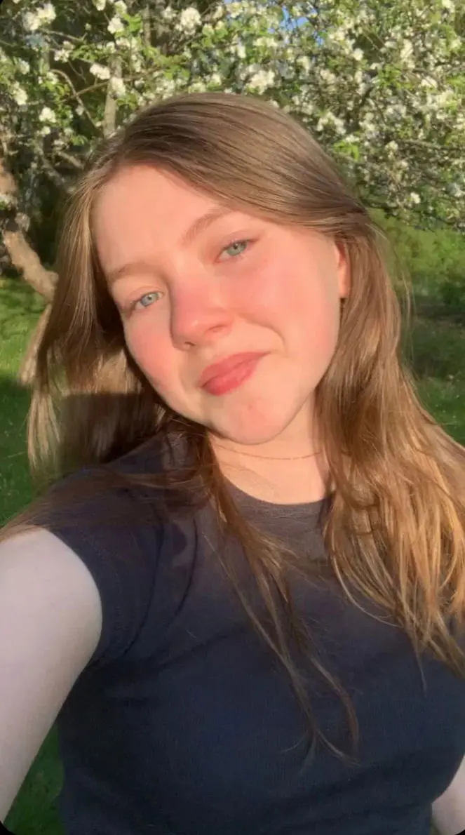 yiralap (18) female from GB - sexting partner