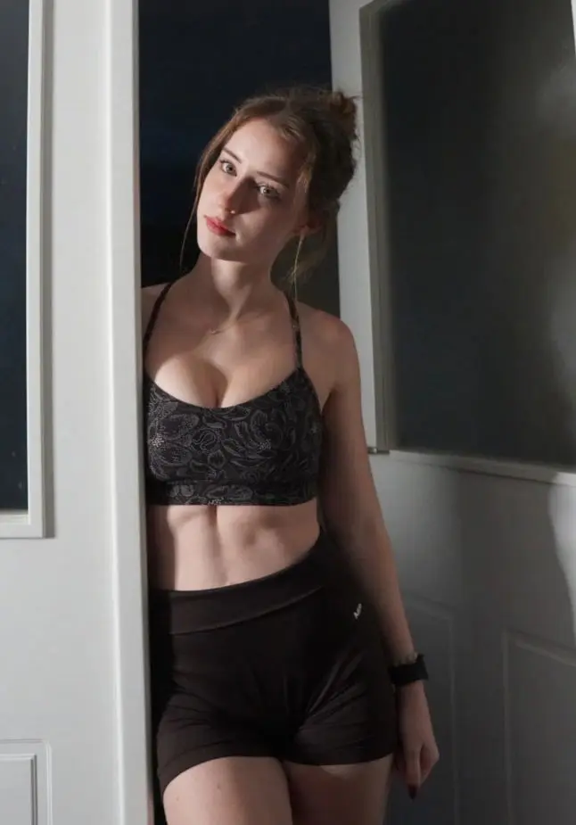 yitropurke (18) female from GB - sexting partner