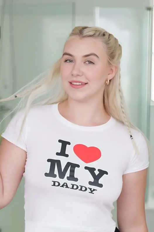 yividi3590 (24) female from GB - sexting partner