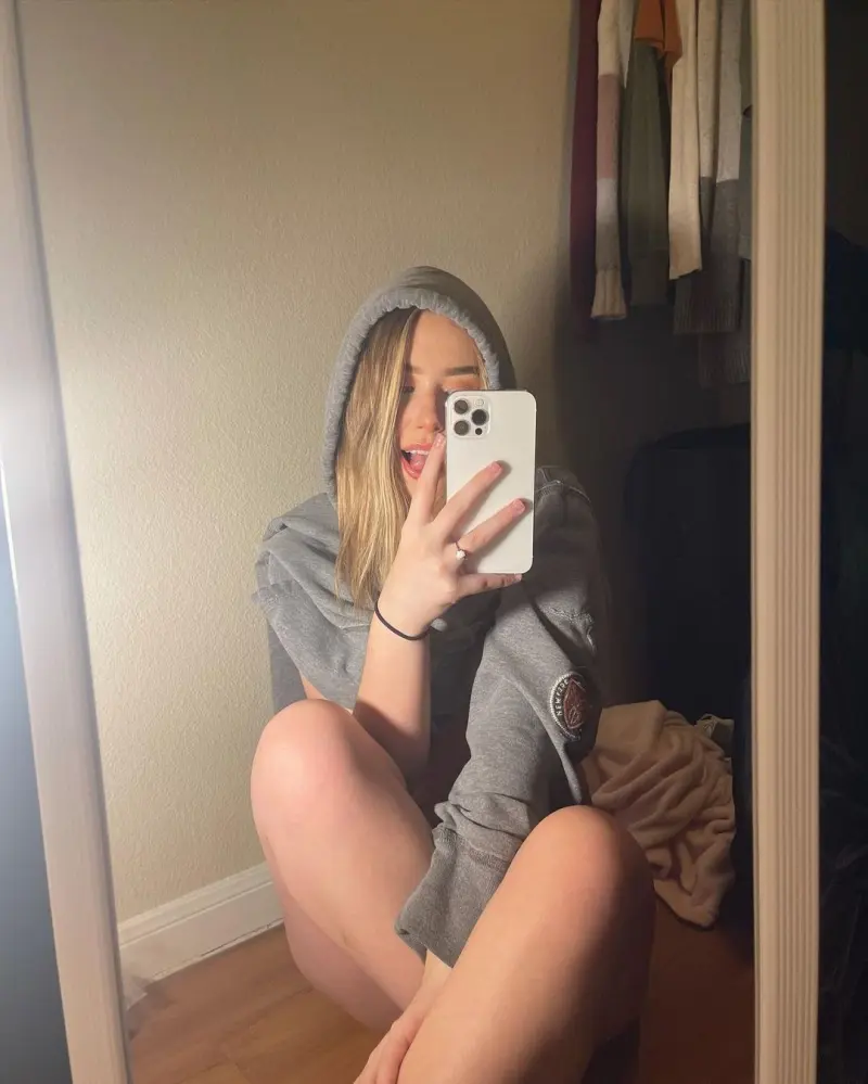 yixeb52388 (22) female from US - sexting partner