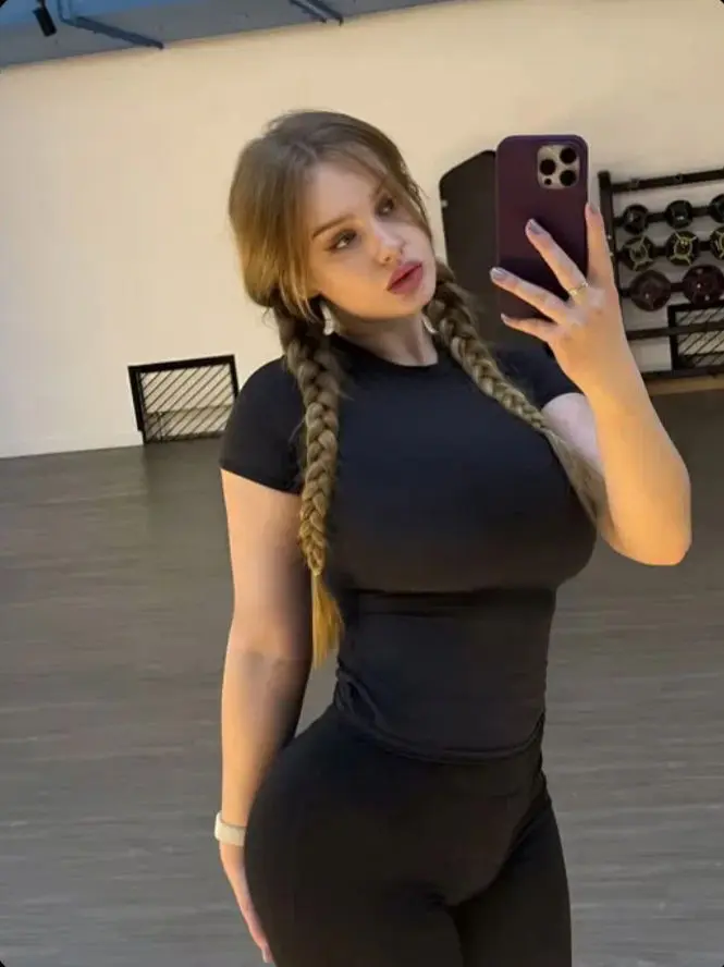 yixegjb (18) female from US - sexting partner