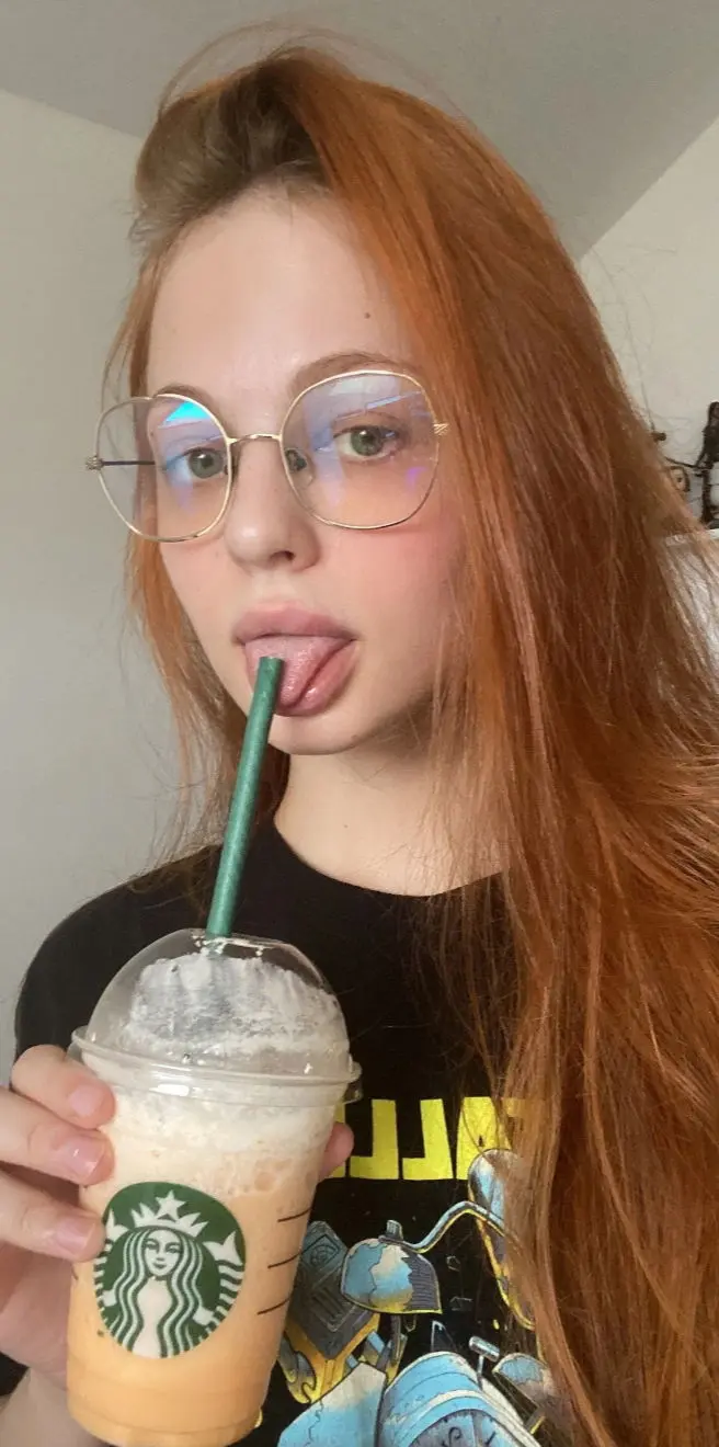 yoawtqu (22) female from US - sexting partner