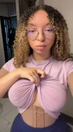 yociv73129 (18) female from US - sexting partner