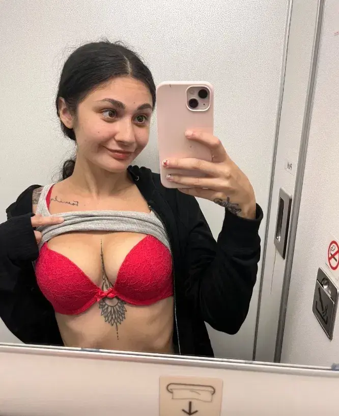 yodom39390 (23) female from GB - sexting partner