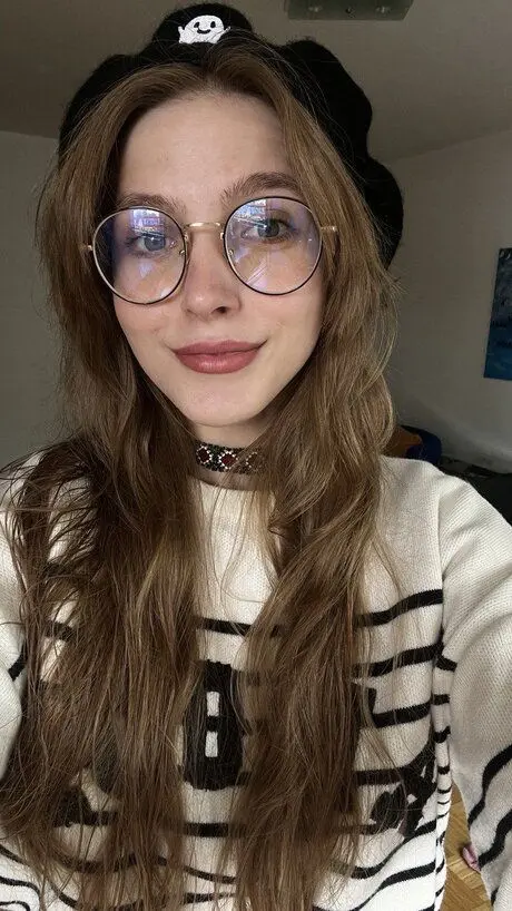 yohes97386 (18) female from FI - sexting partner