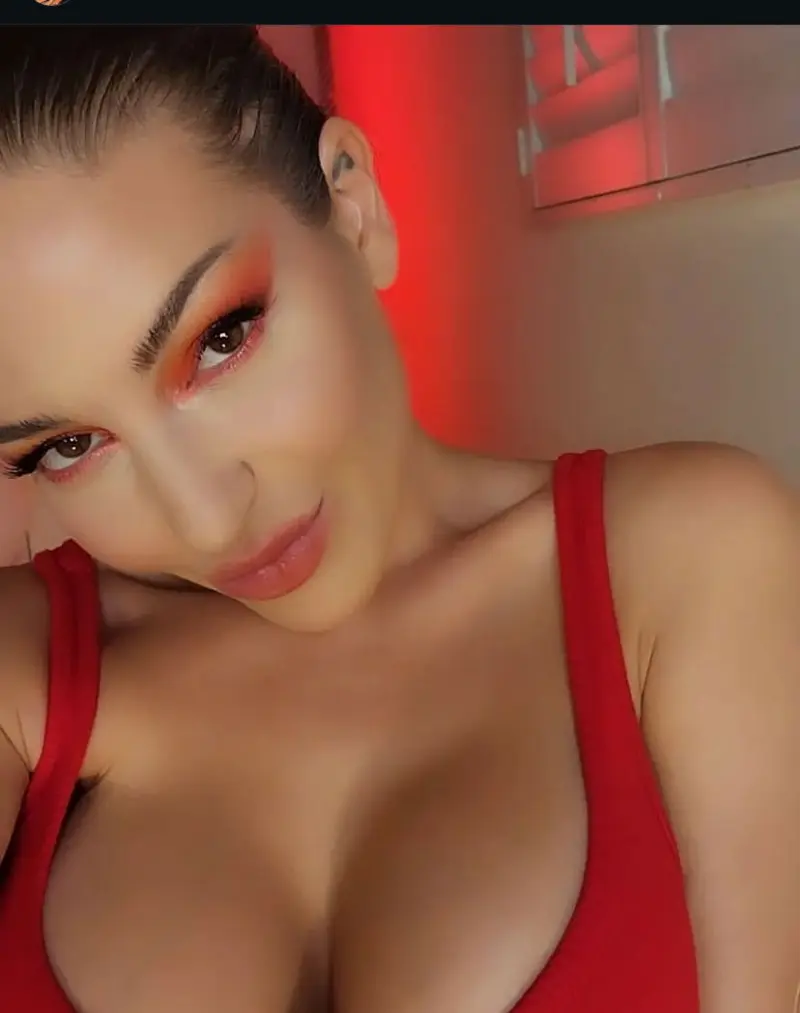 yonava (18) female from US - sexting partner