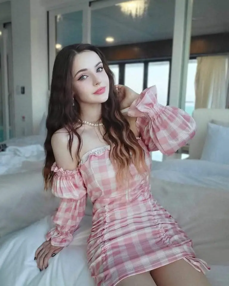 yosicew (22) female from GB - sexting partner