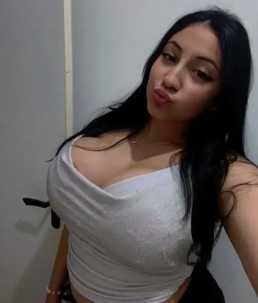 yoxiko7574 (18) female from UG - sexting partner