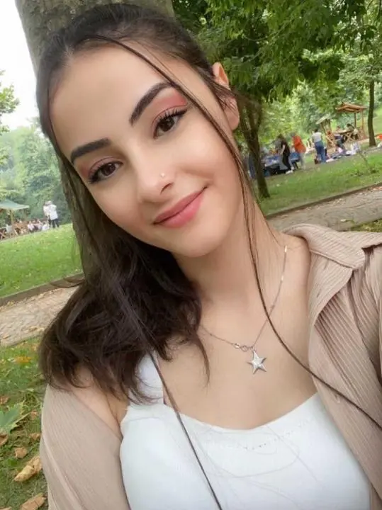 yqgyg (25) female from AU - sexting partner