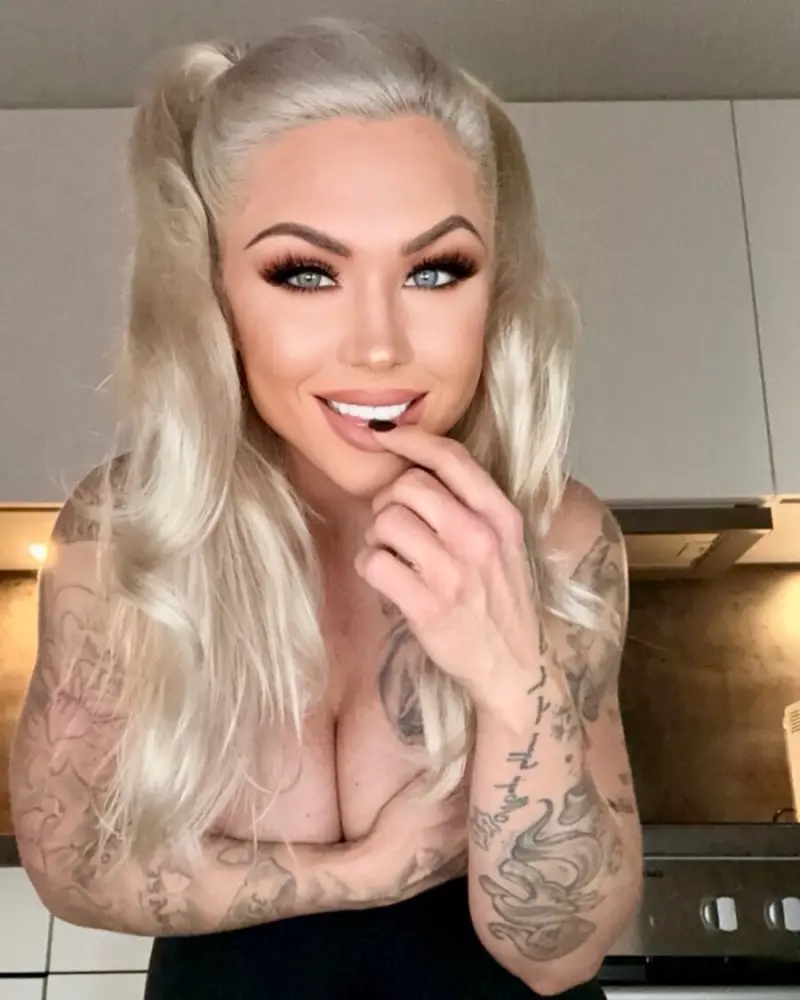 ytdadelby1 (18) female from GB - sexting partner