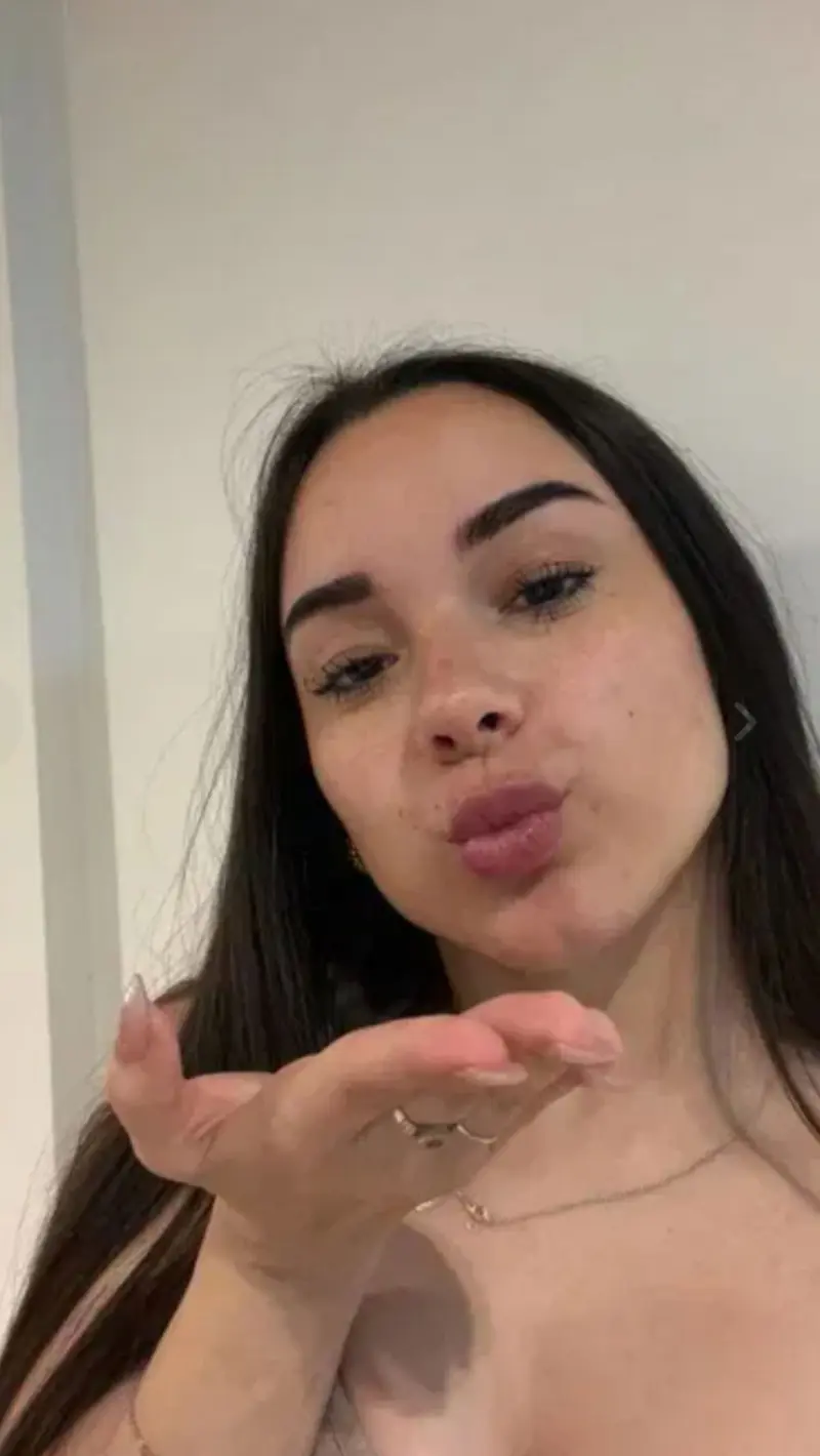 ywzcnjm (22) female from US - sexting partner