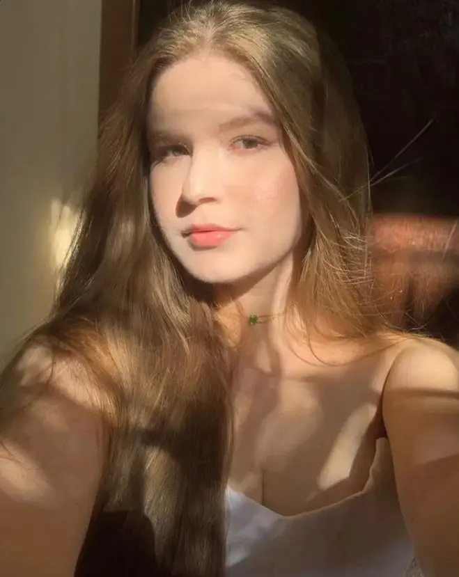 yxhrbcag (22) female from US - sexting partner