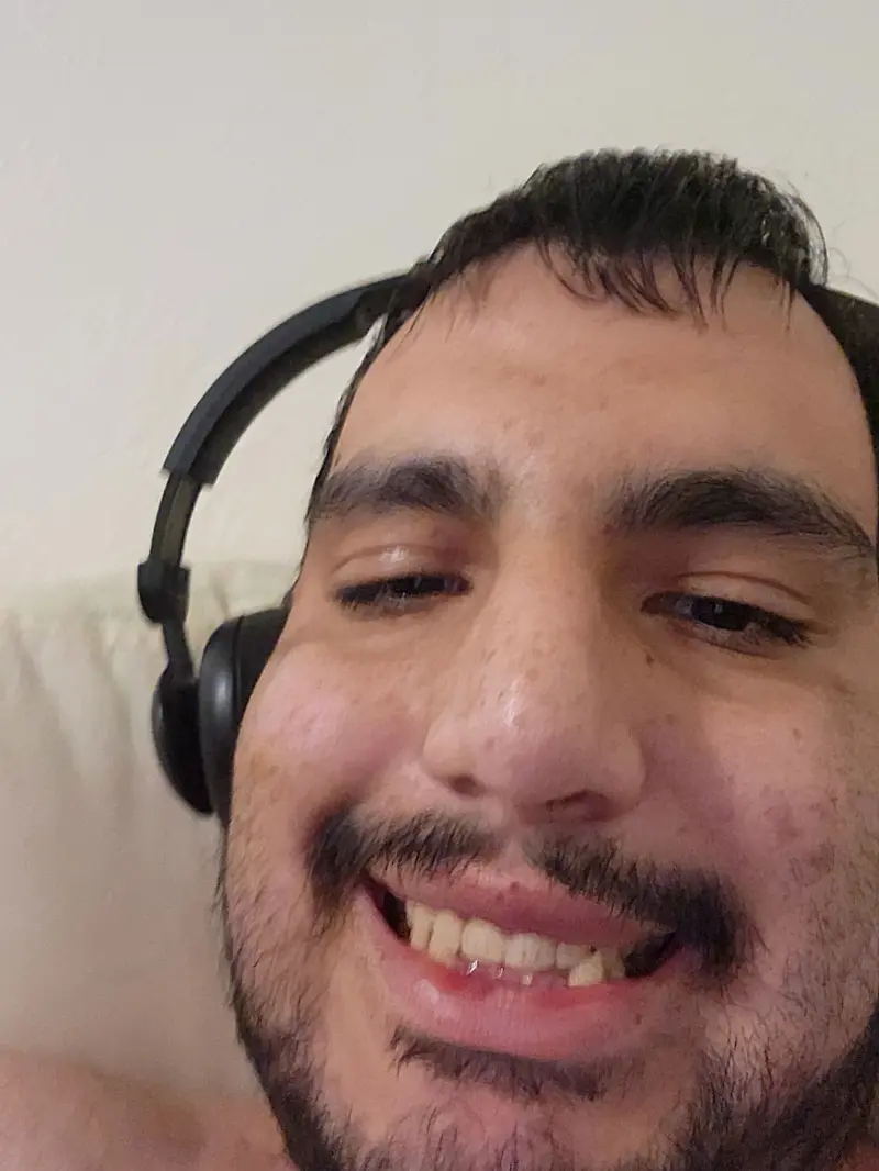 zacharybazer29 (18) male from US - sexting partner