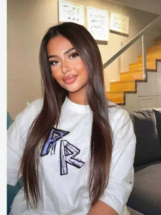 zesyza (18) female from GB - sexting partner