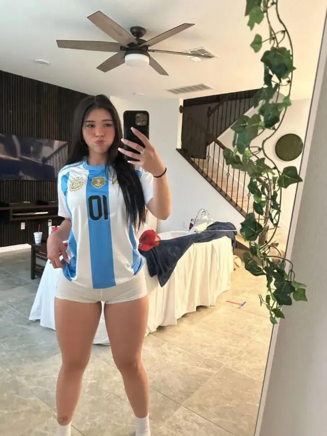 zijohofy (22) female from US - sexting partner