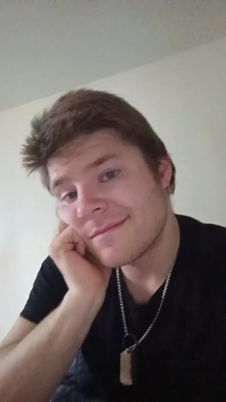 zoeandi381 (18) male from US - sexting partner