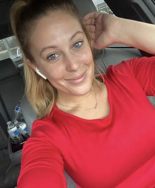 zoeykaye994 (18) female from US - sexting partner