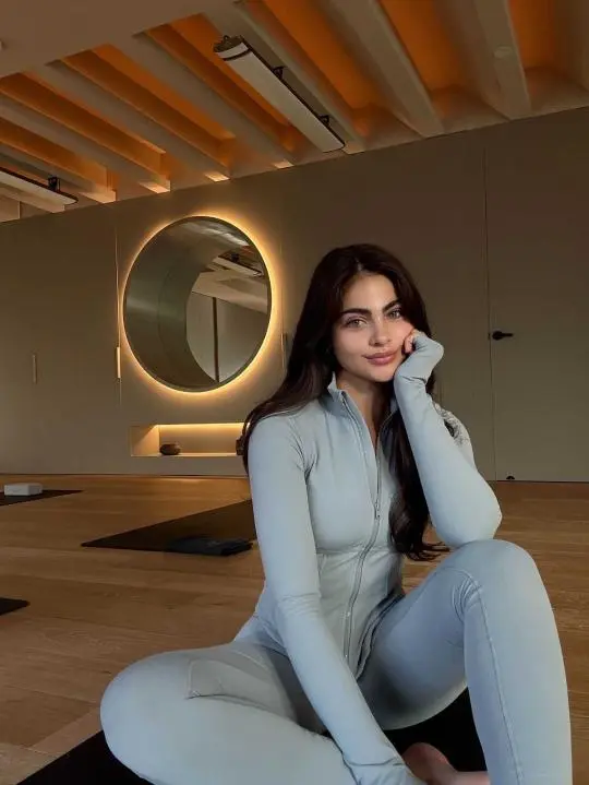 zogirequ (18) female from US - sexting partner