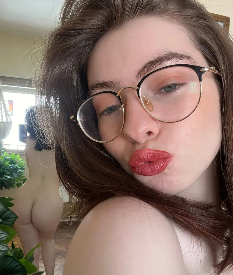 zwuxq (18) female from US - sexting partner