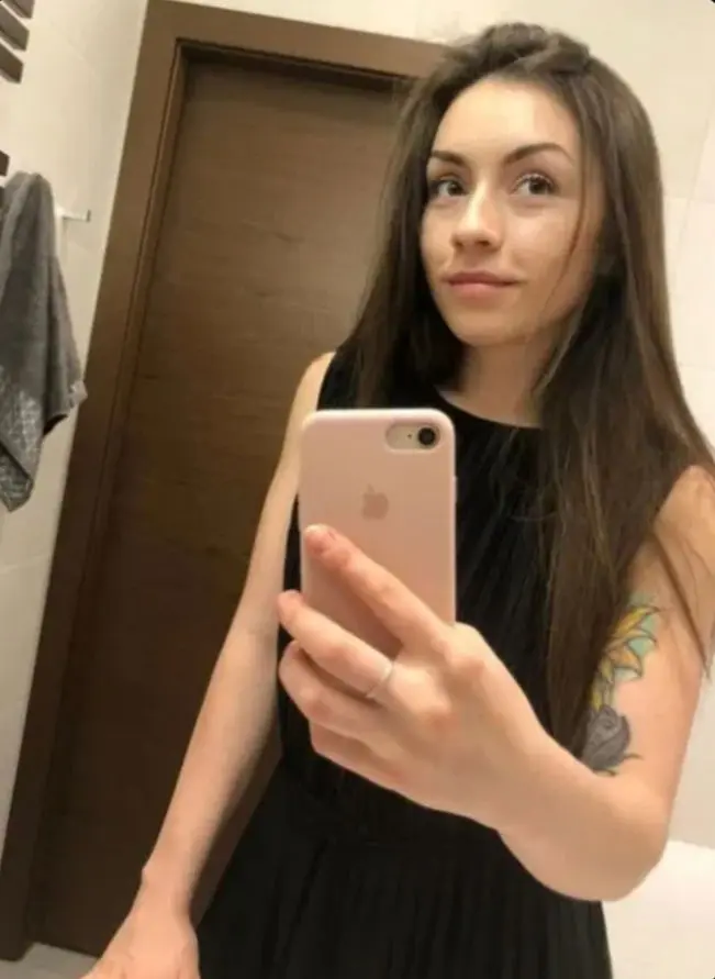 zytetovou (21) female from GB - sexting partner